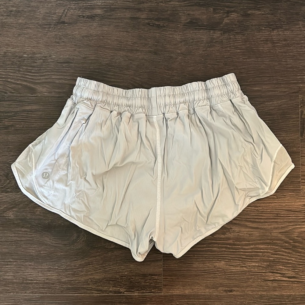 Lululemon hotty hot 2.5” size 8
